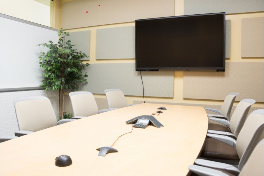 שולחן לחדר ישיבות